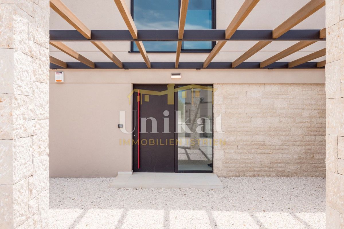 Splendida villa nuova con piscina e sauna, 303 m2 - chiavi in mano